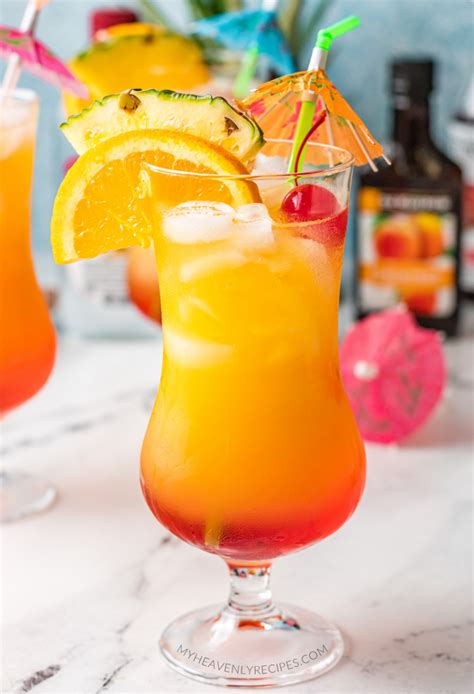 Drinks and snacks with sunset – Wave Bar, City of .